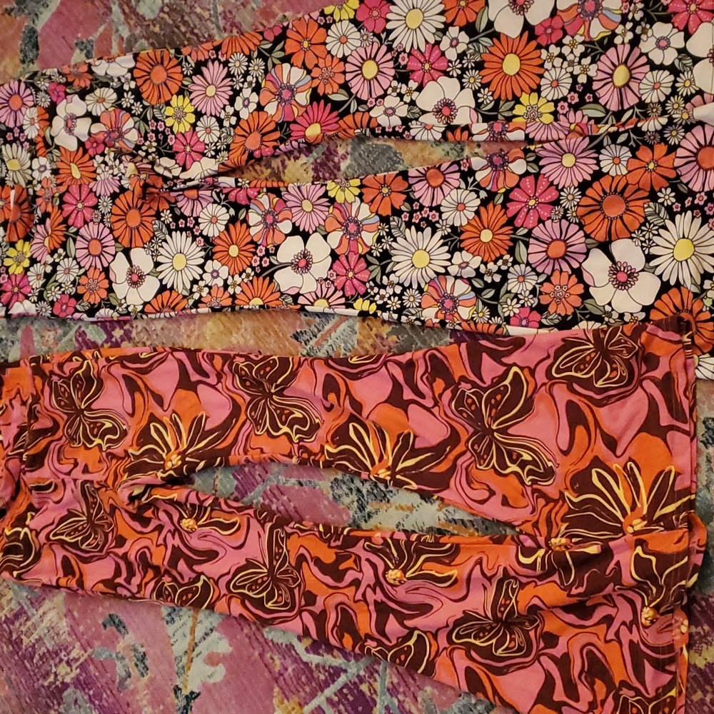 Lot of wide leg Hippy leggings